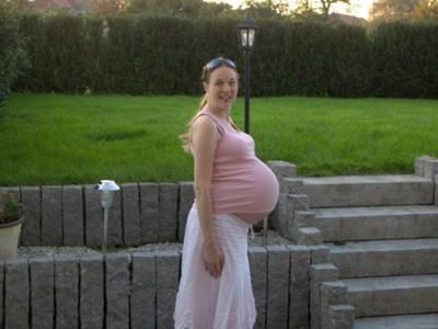 Забеременела в 8. 9 Месяц беременности. Женщина на 9 месяце беременности. Беременные женщины на последнем месяце. Фото беременных на 9 месяце.
