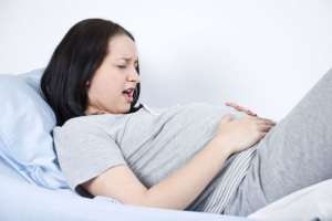 резкая боль в животе у беременной